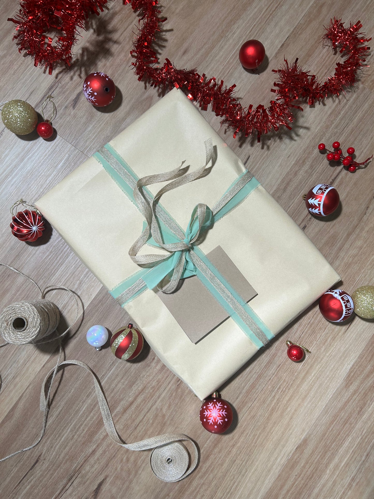 Gift Wrapping & Personalised Card